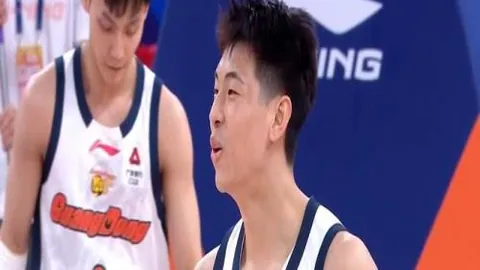 张鼎岩三连冠扣篮王 胡明轩再获三分王称号